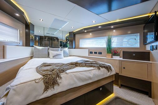 Cruisers Yachts 60 Cantius image