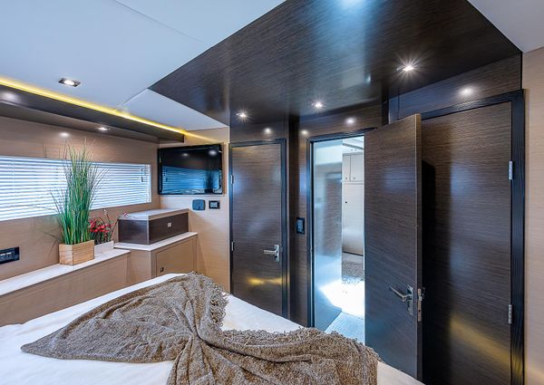 Cruisers Yachts 60 Cantius image