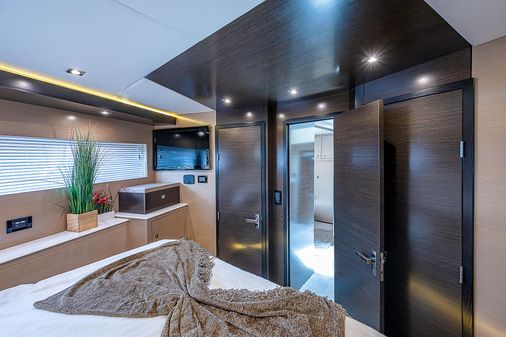 Cruisers Yachts 60 Cantius image