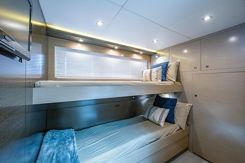 Cruisers Yachts 60 Cantius image