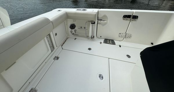 Boston Whaler 330 Outrage image