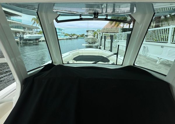 Boston Whaler 330 Outrage image