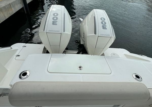 Boston Whaler 330 Outrage image