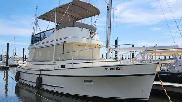 Camano 31 Flybridge
