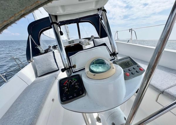 Hunter 36 image