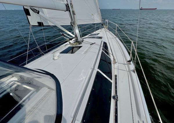 Hunter 36 image