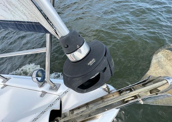 Hunter 36 image