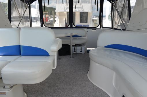 Bayliner 325 Sunbridge image