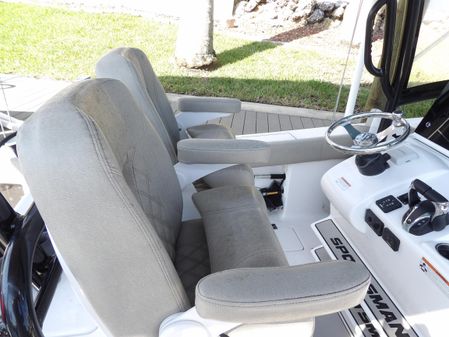 Sportsman Open 282 Center Console image