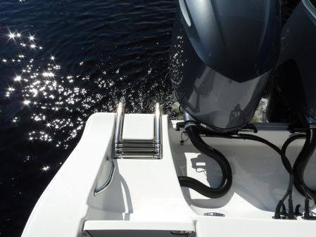 Sportsman Open 282 Center Console image