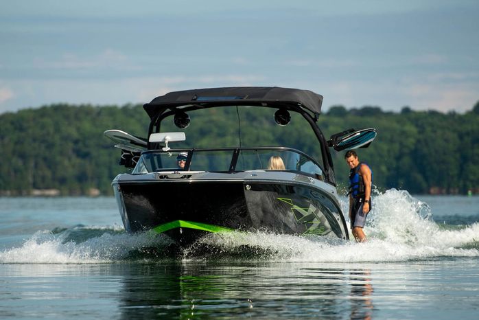 2021 Yamaha Boats 255XD - Shore Point Marina & Yacht Sales