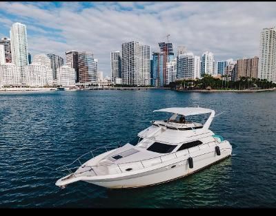 Sea Ray 450 Express Bridge