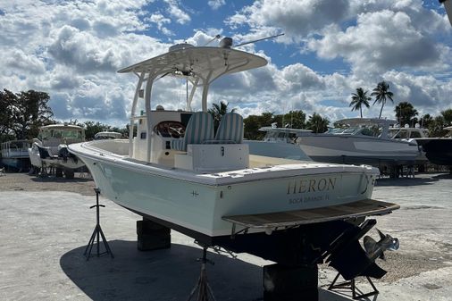 Hunt Yachts Surfhunter 25 Center Console image