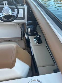 Sea Ray 350 SLX image