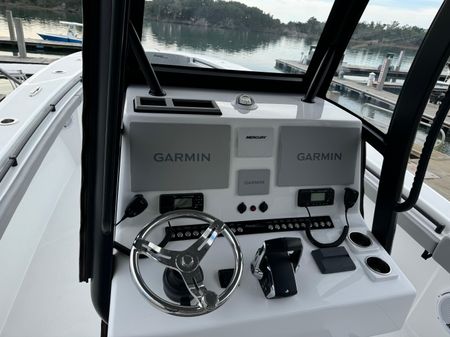 Front Runner 33 Center Console image