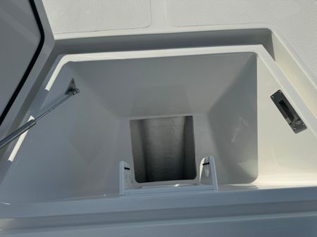 Front Runner 33 Center Console image