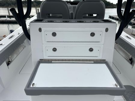 Front Runner 33 Center Console image