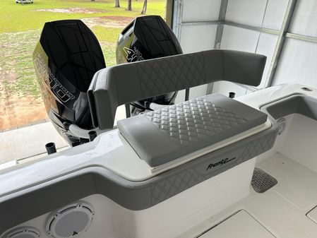 Front Runner 33 Center Console image