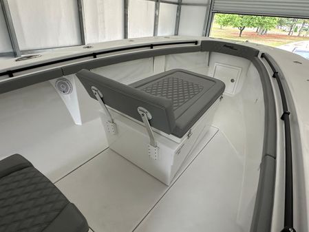 Front Runner 33 Center Console image