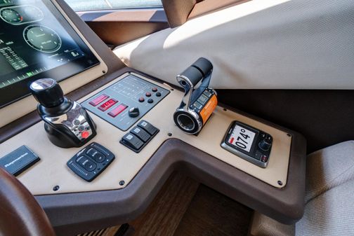 Azimut 54' Flybridge image