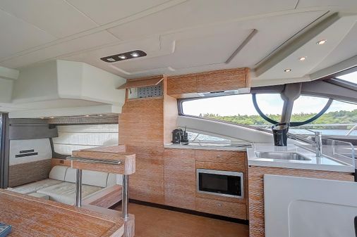 Azimut 54' Flybridge image