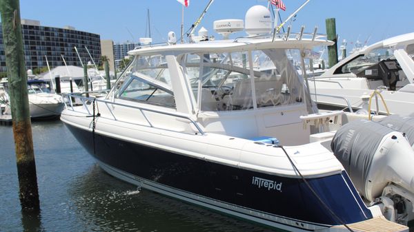 Intrepid 430 Sport Yacht