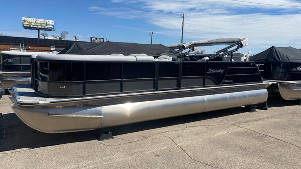 Bentley Pontoons Legacy 243 Swingback