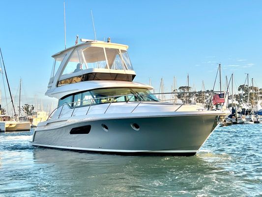 Tiara Yachts F44 Flybridge - main image