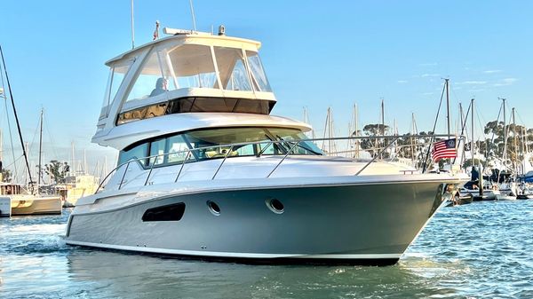 Tiara Yachts F44 Flybridge