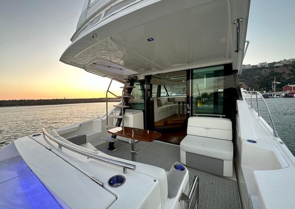 Tiara Yachts F44 Flybridge image