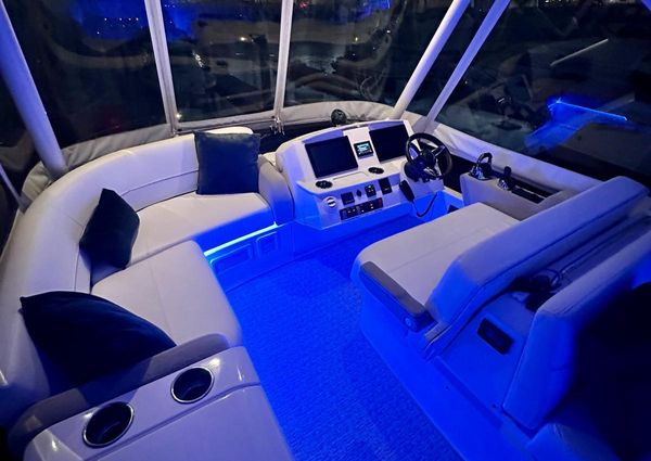 Tiara Yachts F44 Flybridge image