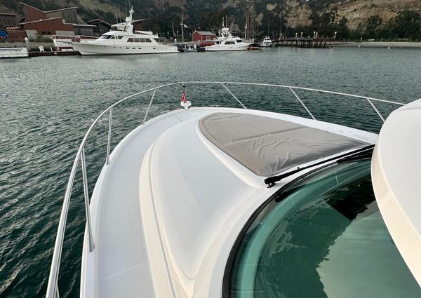 Tiara Yachts F44 Flybridge image