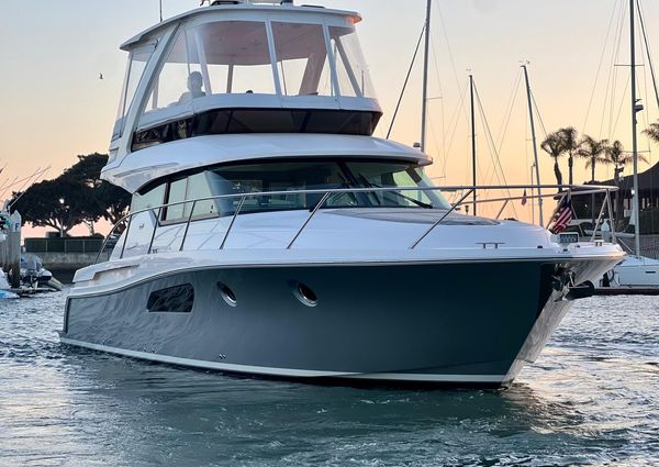 Tiara Yachts F44 Flybridge image