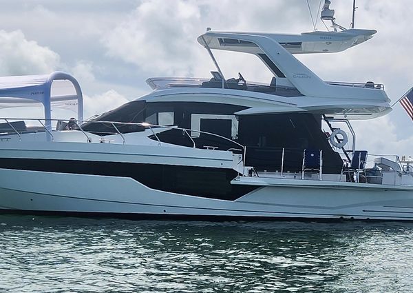 Galeon 500 Fly image