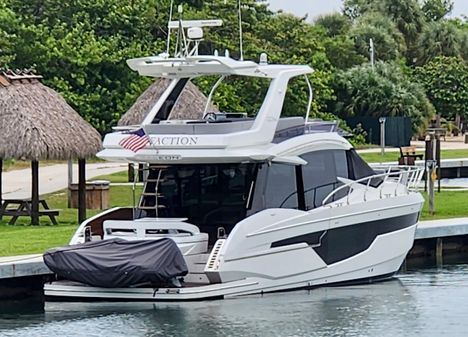 Galeon 500 Fly image