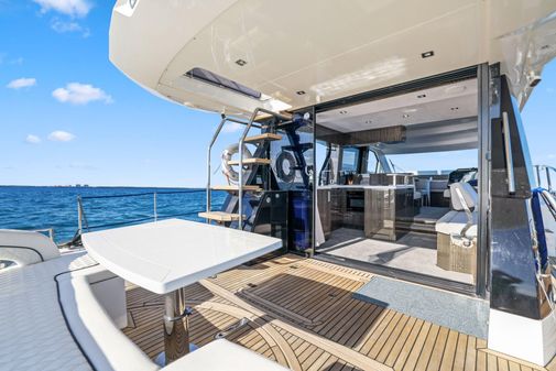 Galeon 500 Fly image