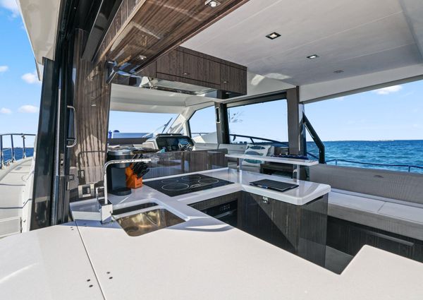 Galeon 500 Fly image