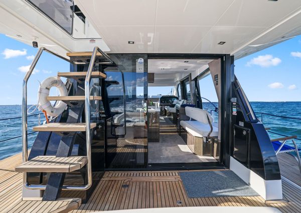 Galeon 500 Fly image