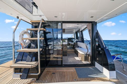 Galeon 500 Fly image