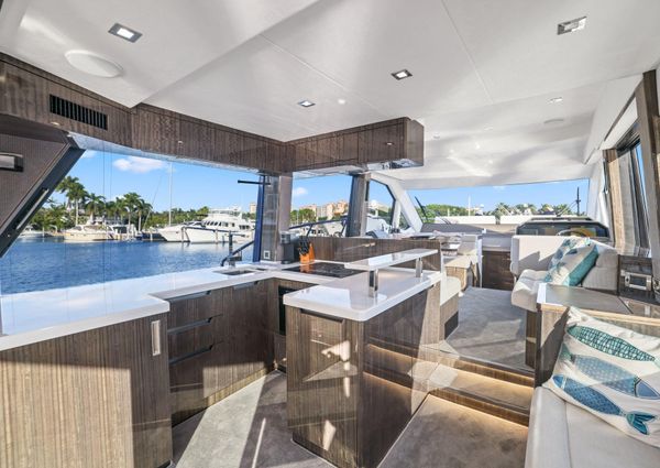 Galeon 500 Fly image