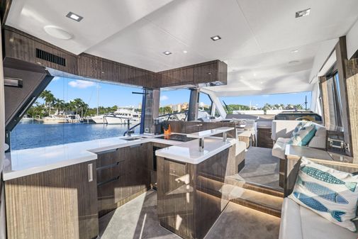 Galeon 500 Fly image