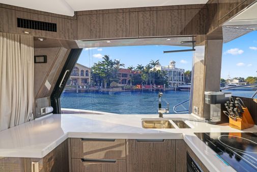 Galeon 500 Fly image