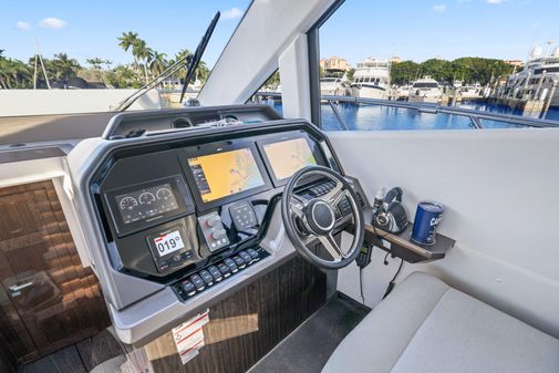 Galeon 500 Fly image