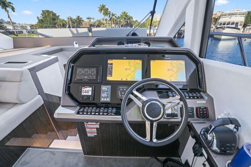 Galeon 500 Fly image