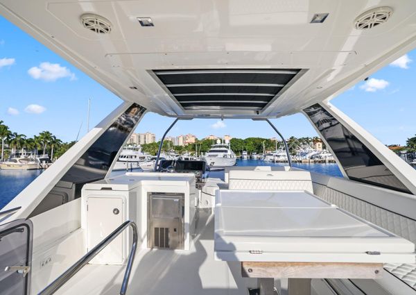 Galeon 500 Fly image