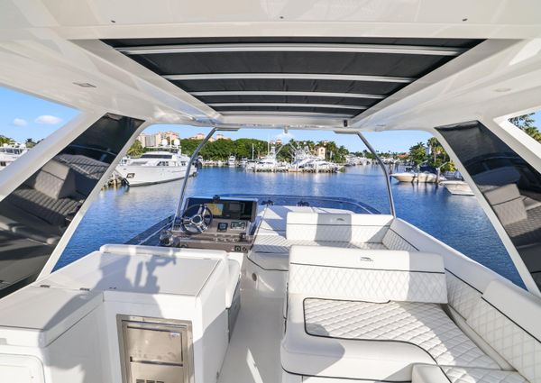 Galeon 500 Fly image