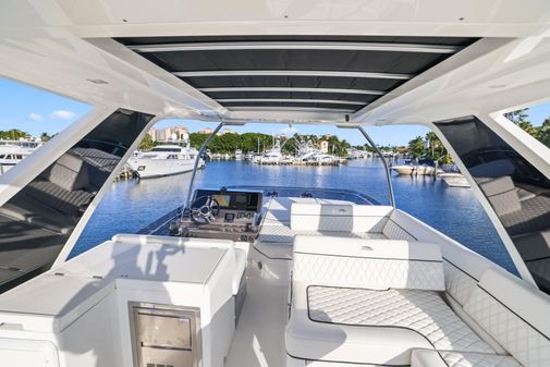 Galeon 500 Fly image