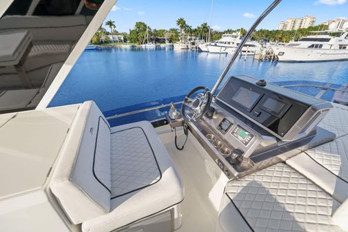 Galeon 500 Fly image