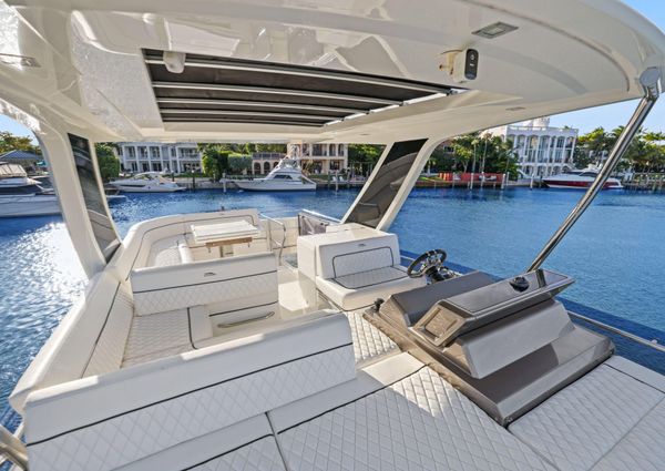 Galeon 500 Fly image