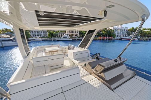 Galeon 500 Fly image